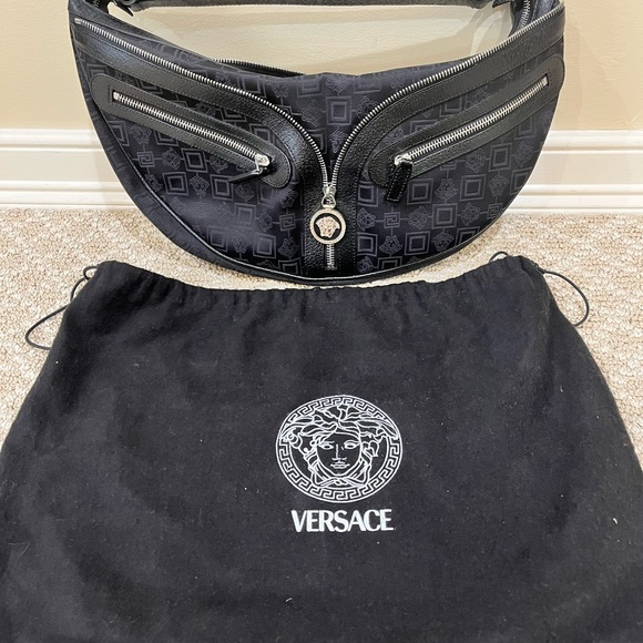 Versace designer shoulder bag black with logo - Picture 9 of 11